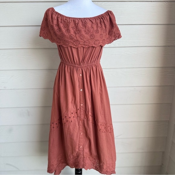 J Gee Dresses & Skirts - J. GEE Rust Eyelet Off Shoulder Midi Dress Women’s Size S 100% Cotton